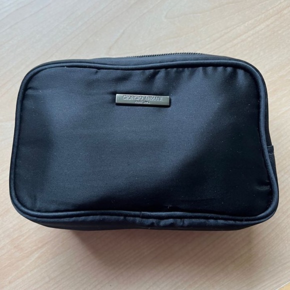 Giorgio Armani - Travel Amenity Kit (Qatar Airways) - Picture 3 of 6